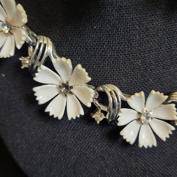 Vintage Signed Lisner AB Rhinestone Plastic Flowers Necklace & Clip Earrings Set - Picture 4 of 6